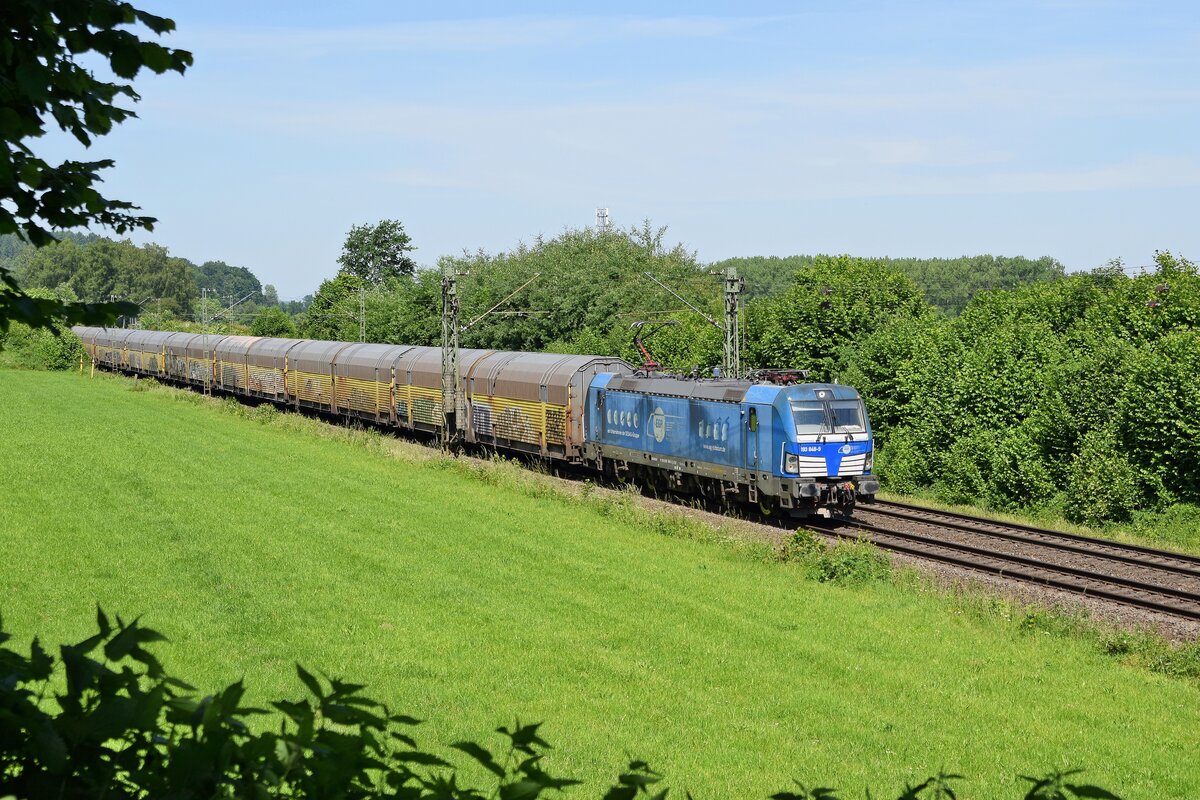 ENON 193 848, vermietet an EGP, mit ARS-Altmann-Autotransportzug in Richtung Bremen (Bohmte-Stirpe, 16.06.2021).
