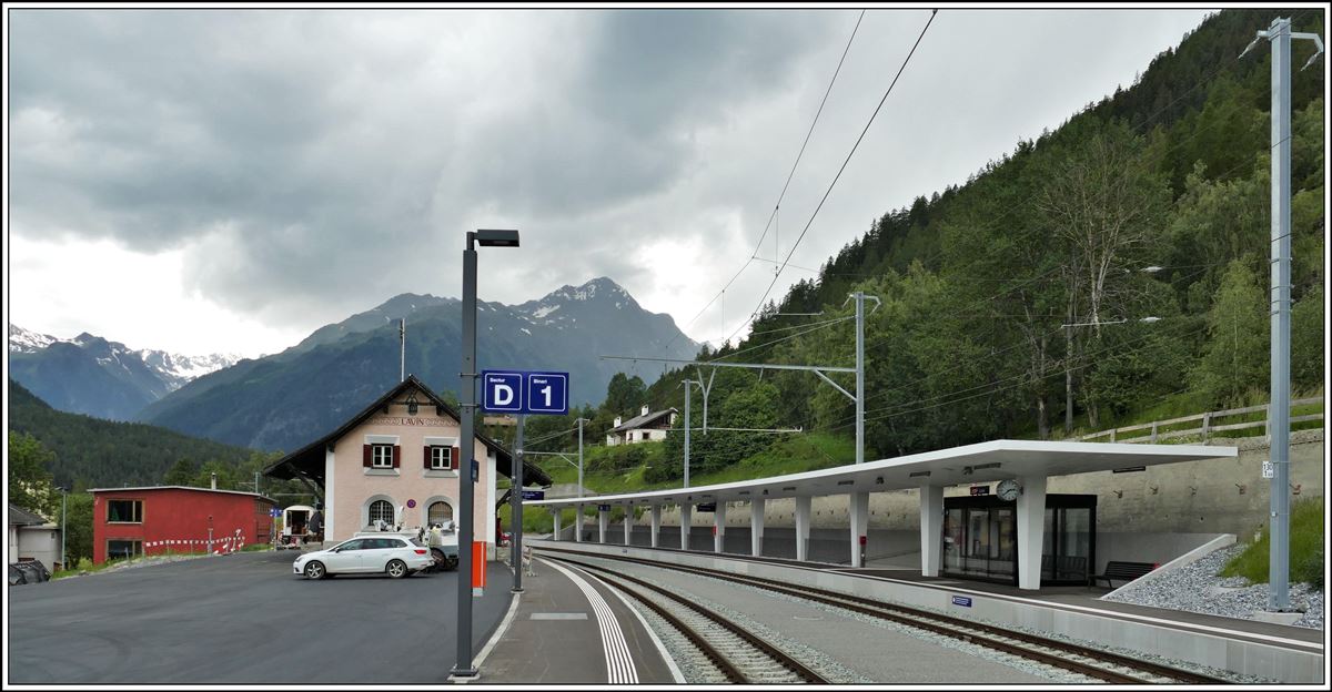 Entgegen den ersten Absichten wurde der Bahnhof Lavin behindertengerecht ausgebaut und mit einem grosszügigen Aussenperron samt Unterführung versehen. (01.07.2020)