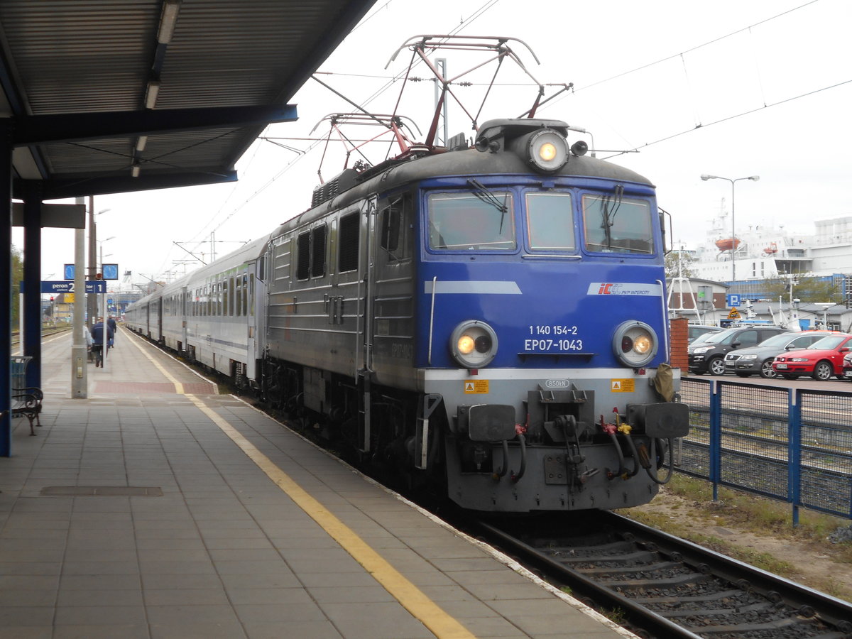 EP07-1043,mit dem Schnellzug nach Katowice,am 02.Mai 2019,in Swinoujscie Port.