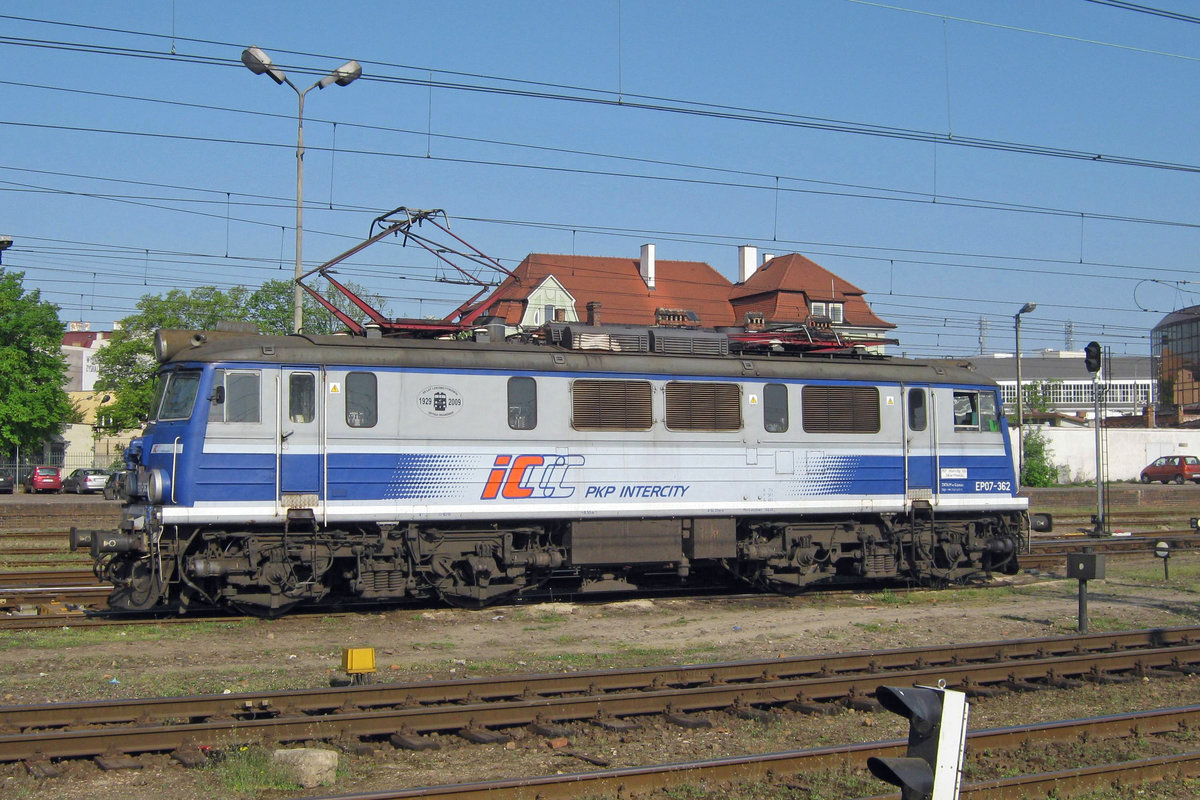 EP07-362 lauft am 30 April 2011 um in Poznan Glowny.