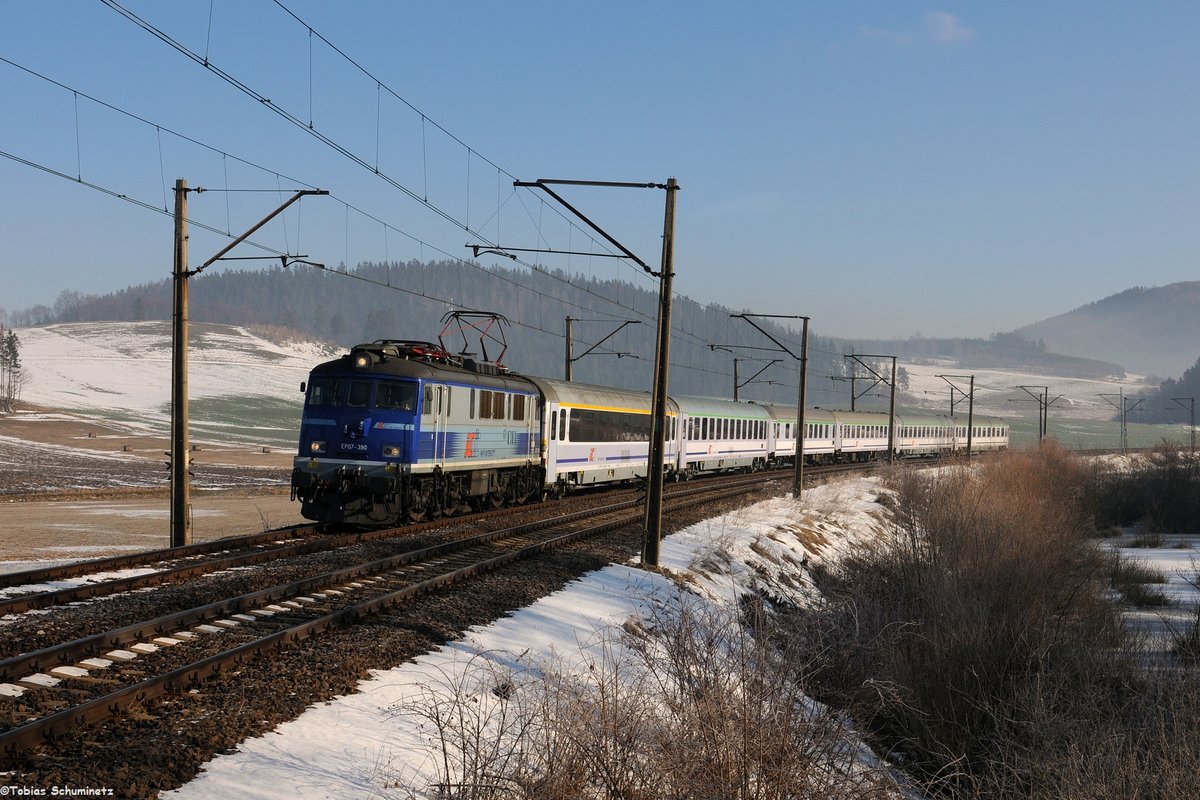 EP07-390 mit IC-IC1651 bei Sedzislaw am 20.01.2019 