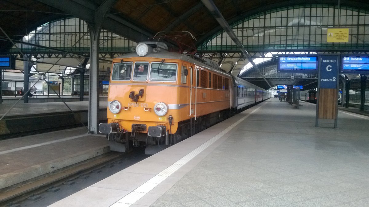 EP08-001 in Wroclaw Glowny, 10.09.2017