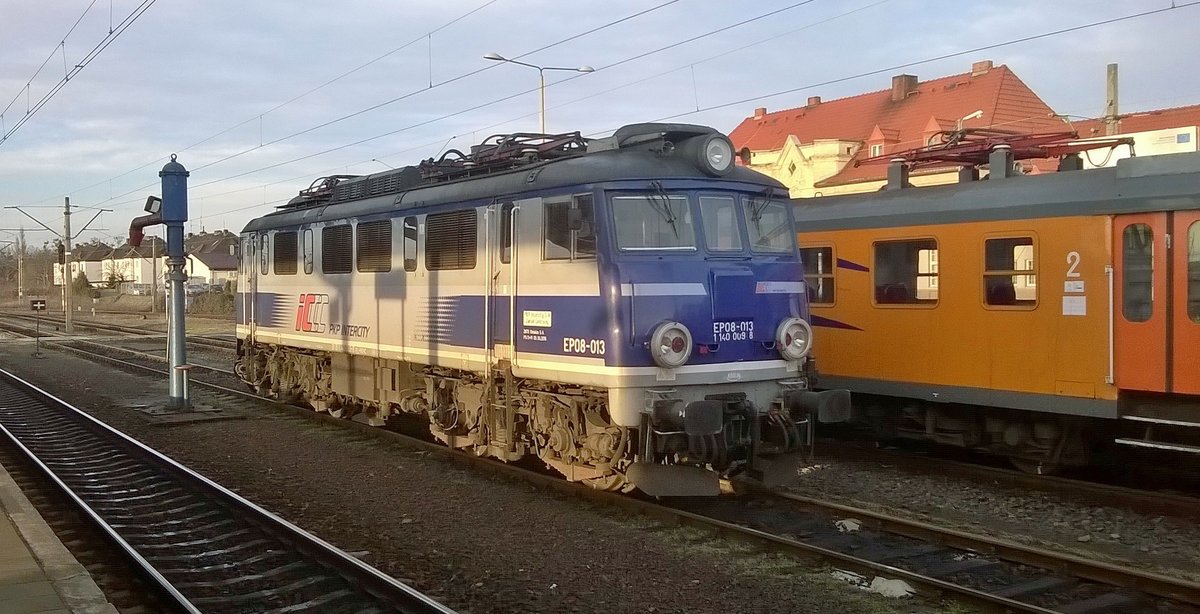 EP08-013 in Bahnhof Zbaszynek, 17.03.2019