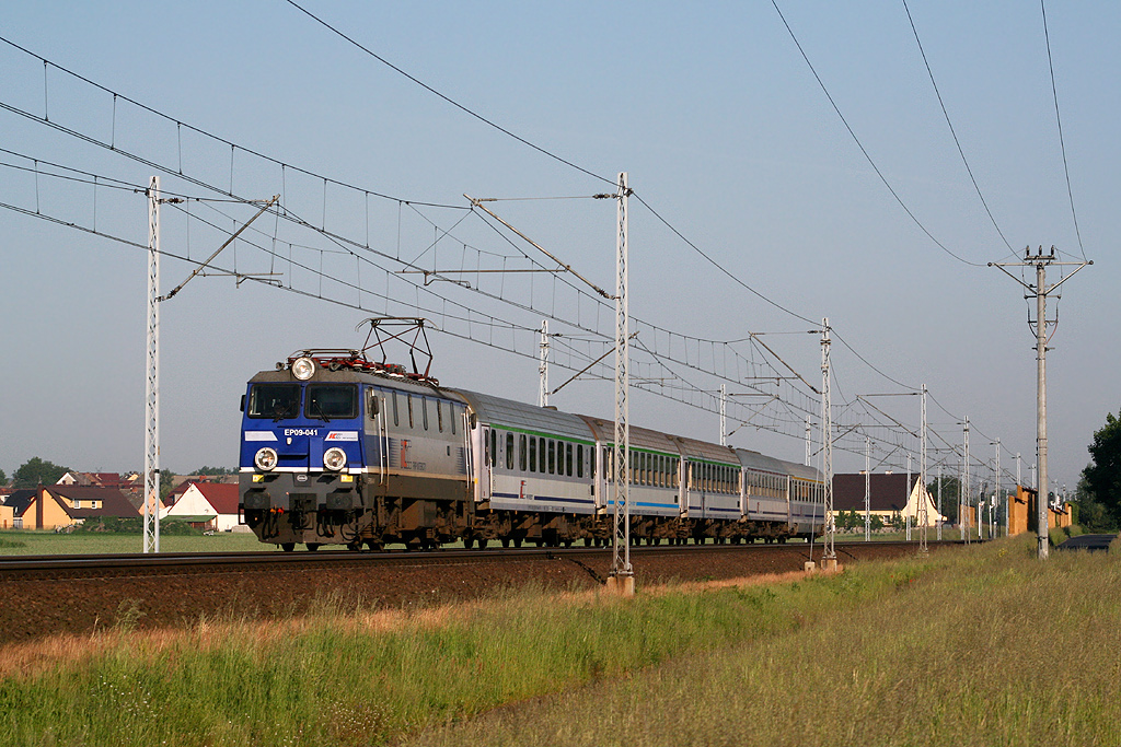 EP09-041 EIC 6108  Grnik  Wrocław Gł. - Warszawa Wschodnia. Opole Zachodnie (30.05.2011)