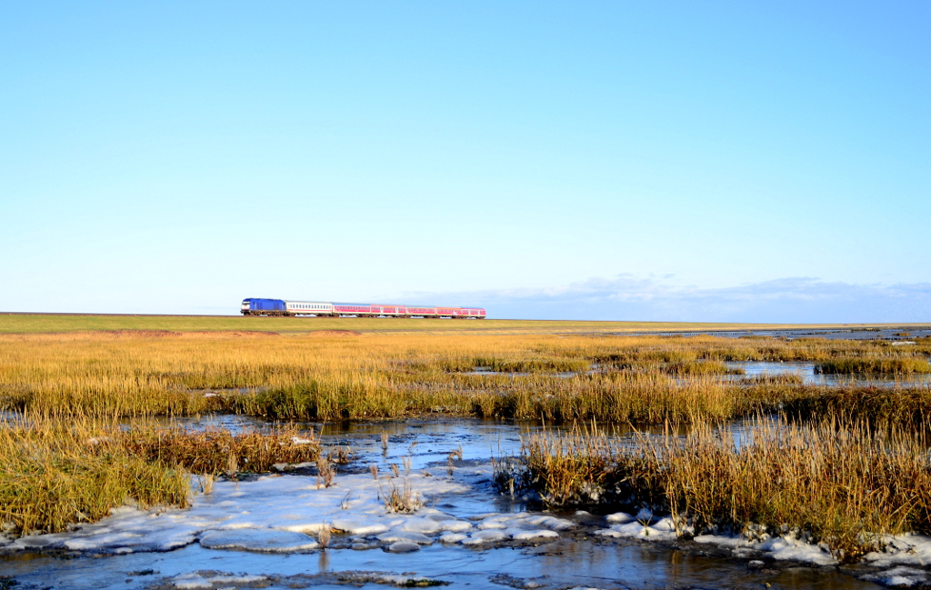 ER 20-001 mit RE 11012 Hamburg-Altona - Westerland am 05.01.2017 auf dem Hindenburgdamm kurz vor der Insel