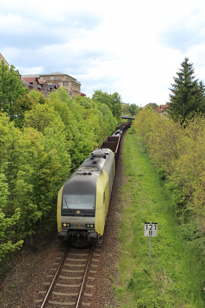 ER 20 002 ist am 16.05.14 mit dem Schrottzug in Pößneck zusehen.