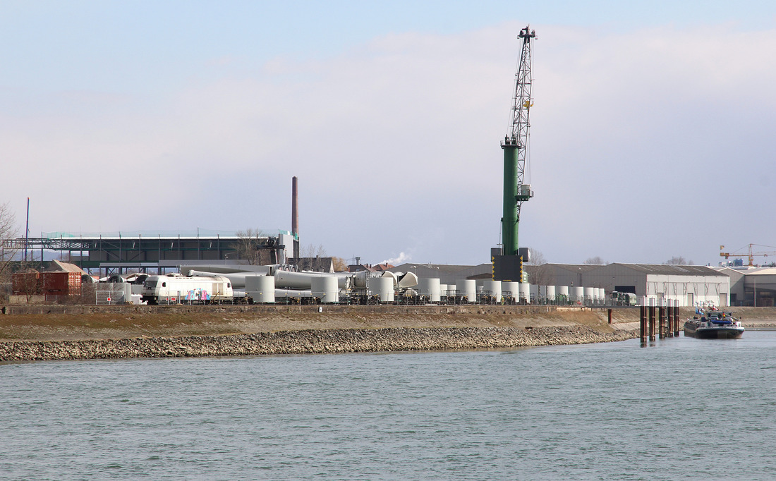 ER 20 xxx (Nummer und Eigentümer unbekannt) // Mannheimer Rheinauhafen (Aufgenommen vom Ludwigshafener Rheinufer.) // 26.02.2018