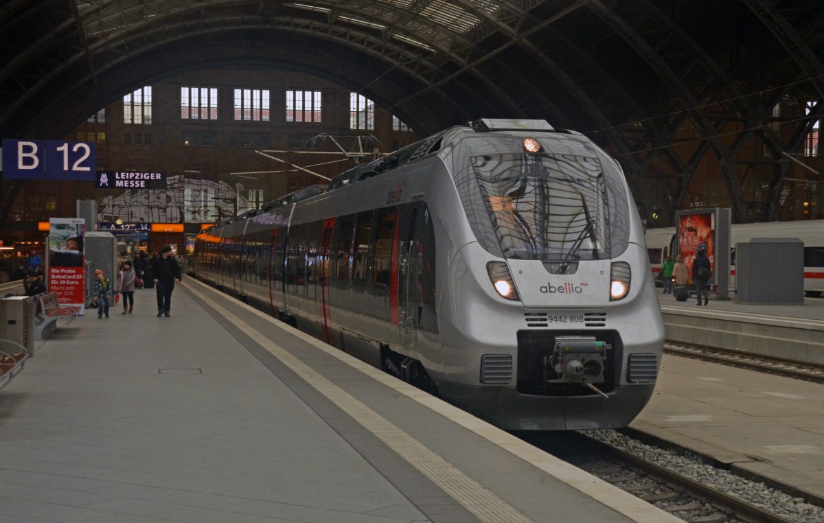 Er stand im Leipziger Hbf schonmal Probe. Zum Fahrplanwechsel übernimmt Abellio Mitteldeutschland mit ihren Talenten den Verkehr auf der Strecke Leipzig - Erfurt bzw. Saalfeld(S). Auf Schulungsfahrt erreichte 9442 308 den Leipziger Hbf und verließ kurz darauf diesen wieder.