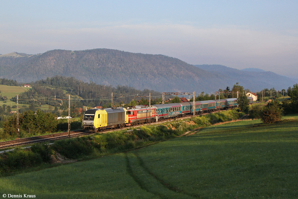 ER20 003 + 363 021 mit IC am 09.08.2014 bei Rakek.
