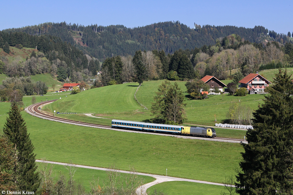 ER20 007 mit Alex 84144 am 09.10.2014 bei Oberthalhofen. 