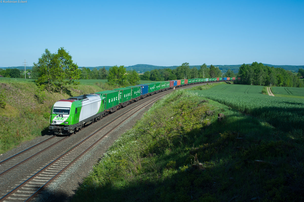 ER20-01 mit dem Containerzug nach Hamburg bei Thölau, 27.05.2017