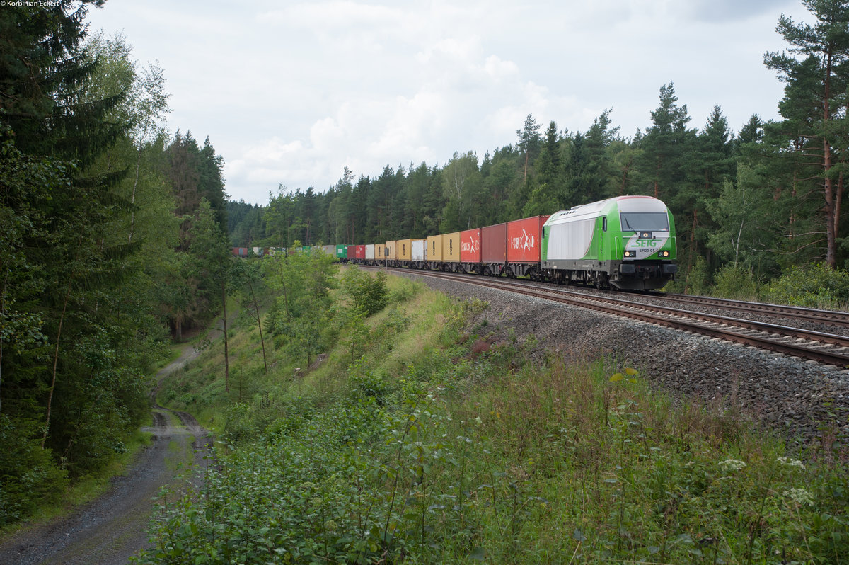 ER20-01 der SETG mit dem Containerzug aus Hamburg nach Wiesau bei Thölau, 17.08.2017