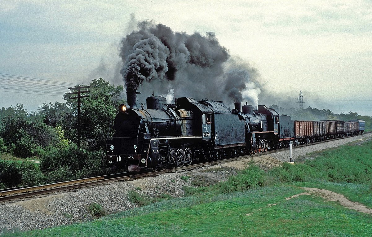 ER774-53 + 770-08  bei Novokarlovka  04.10.02