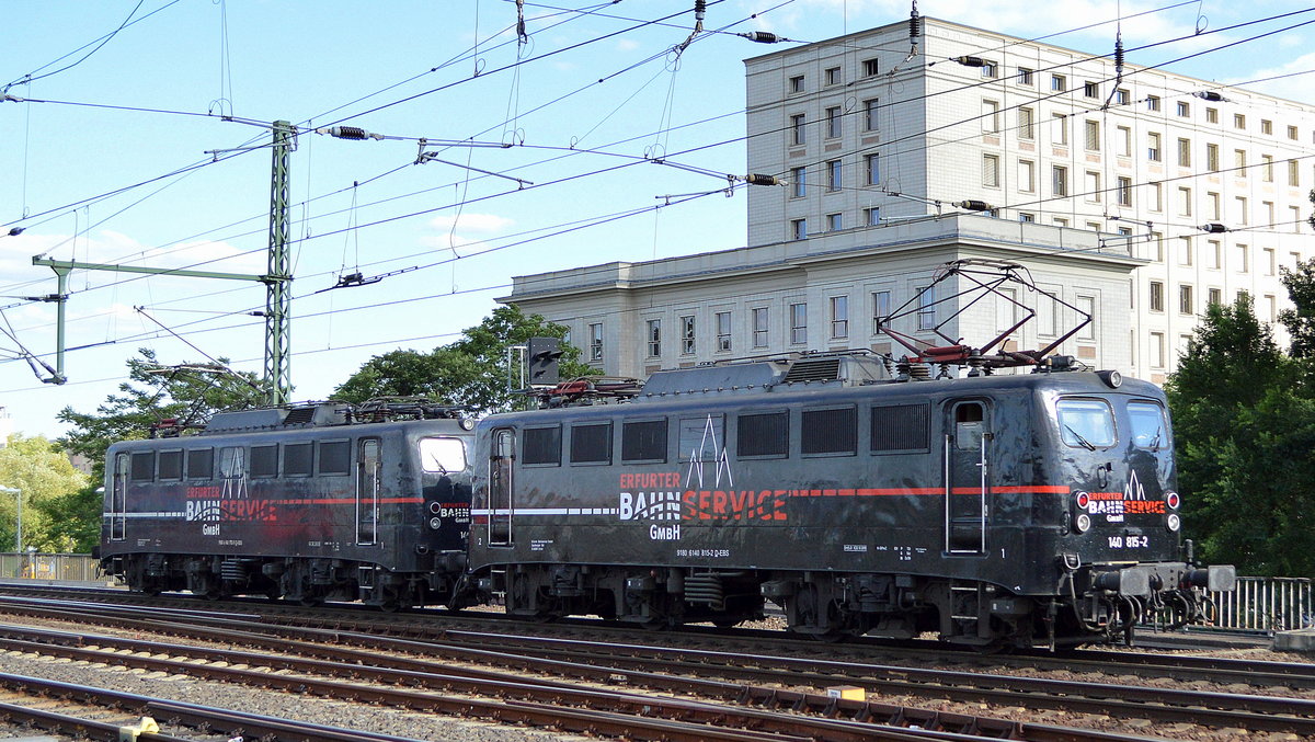 Erfurter Bahn Service GmbH mit der Doppeltraktion  140 772-5  (NVR-Nummer: 9180 6 140 772-5 D-EBS) +  140 815-2  (NVR-Nummer: 9180 6140 815-2 D-EBS) am 30.07.19 Durchfahrt Dresden Hauptbahnhof.