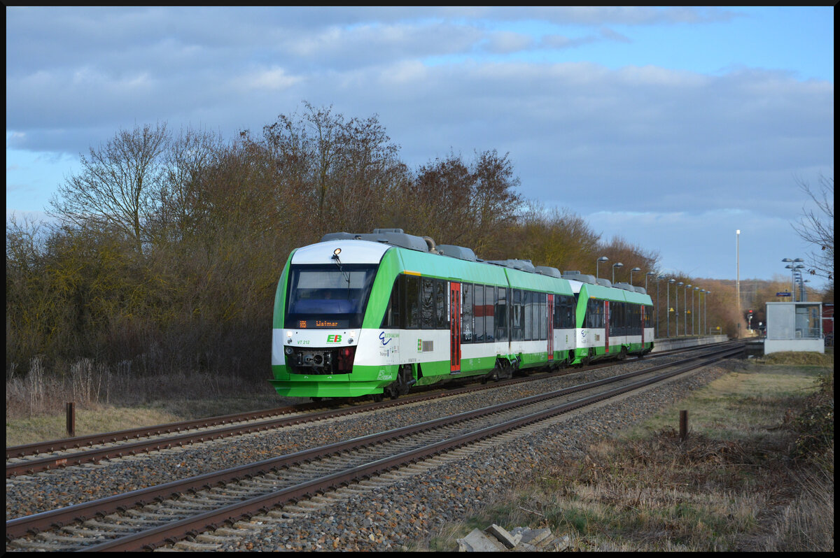 Erfurter Bahn VT 212 & 219 als RB21 (80902) Jena West - Weimar am 27.03.2026 in Mellingen/Thüringen.