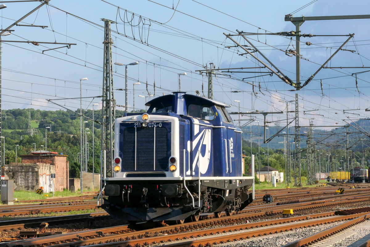 Erfurter Gleisbau 211 074 fuhr am 16.07.2021 Lz durch Saalfeld.