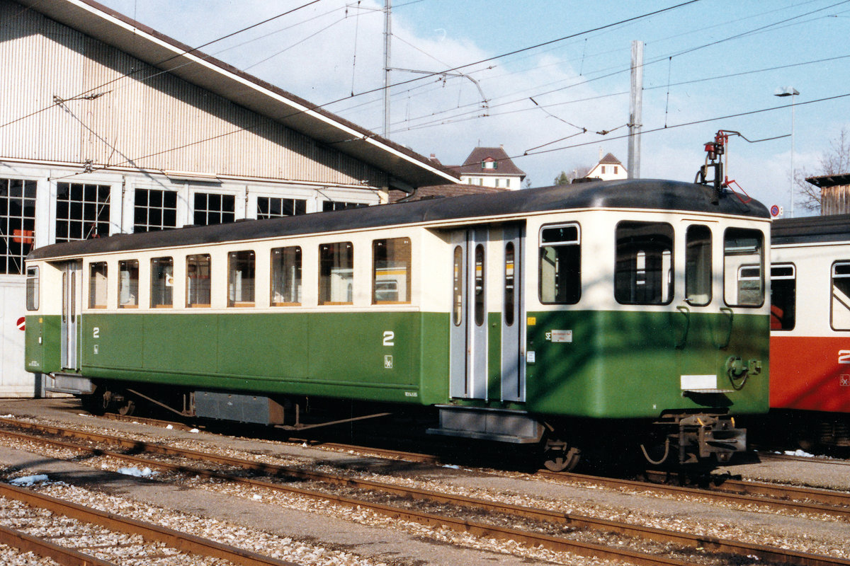 ERINNERUNG AN DIE GRÜNE SOLOTHURN-ZOLLIKOFEN-BERN-BAHN SZB.
Sehr abwechslungsreich waren die Personenwagen.
B 322 nach der letzten Hauptrevision in Worblaufen im April 1985.
Foto: Walter Ruetsch
