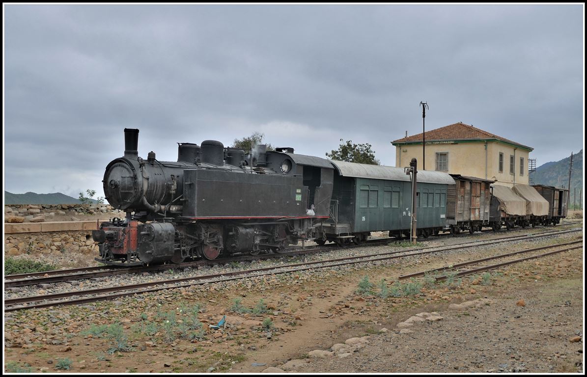 Eritrean Railway steamtrain special mit Mallettlok 442.56 in Nefasit. (17.01.2019)