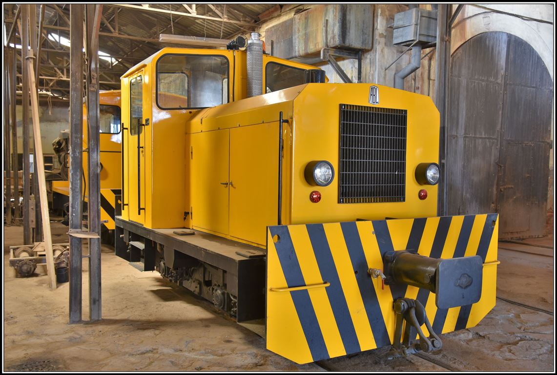 Eritrean Railways. Aus Italien wurden etliche dieser revidierten Dieselloks angeliefert, die jetzt den Platz im Dieseldepot versperren. Einsatzzeitpunkt und Ort sind unbekannt. (18.01.2019)