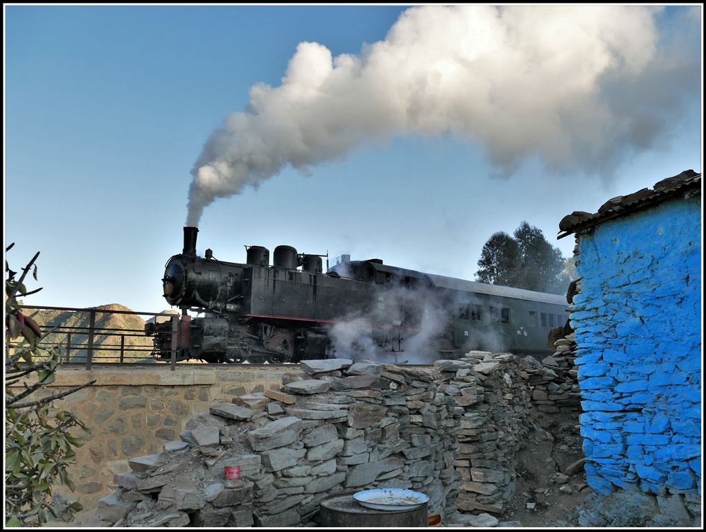 Eritrean Railways steamtrain special mit 442.56 verlässt Arbaroba Richtung Shegerini. (18.01.2019)