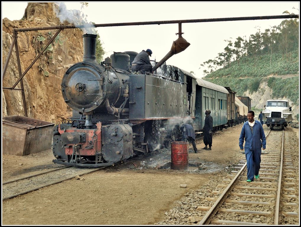 Eritrean Railways steamtrain special mit 442.56 fasst in Arbaroba Wasser. (18.01.2019)