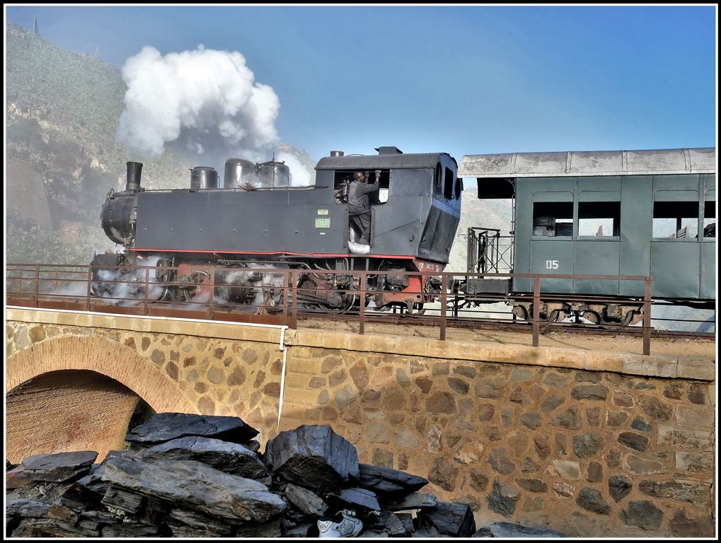 Eritrean Railways steamtrain special mit Malletlok 442.56 verlässt Arbaroba. (18.01.2019)
