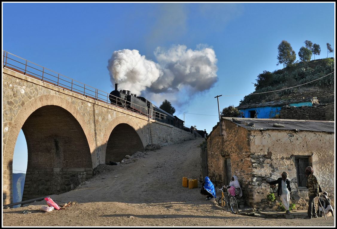 Eritrean Railways steamtrain special mit Malletlok 442.56 verlässt Arbaroba. (18.01.2019)