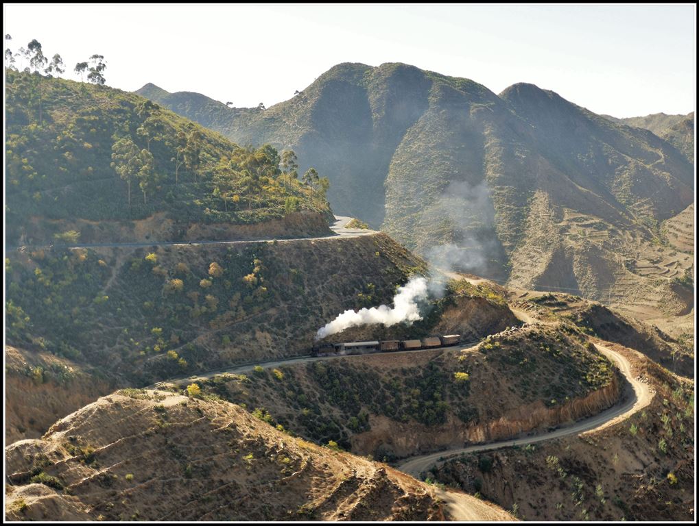 Eritrean Railways steamtrain special mit Mallet 442.56 zwischen Arbaroba und Shegerini 2000m - 2200m ü/M.  (18.01.2019)