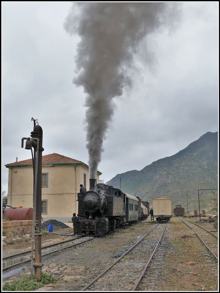 Eritrean Railways steamtrain special in Nefasit. Es braucht viel Dampf für die Fahrt nach Lessa. (17.01.2019)