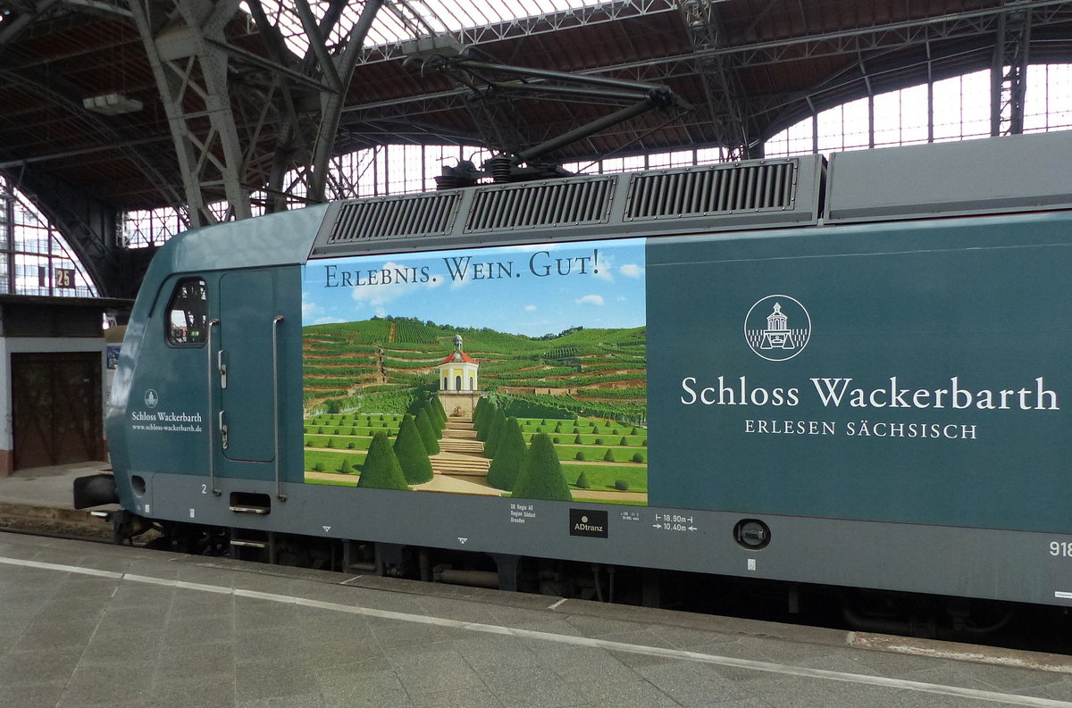  Erlebnis. Wein. Gut!  - Teilwerbung an der DB 146 010 mit dem RE 16516 aus Dresden Hbf, am 22.07.2018 in Leipzig Hbf.