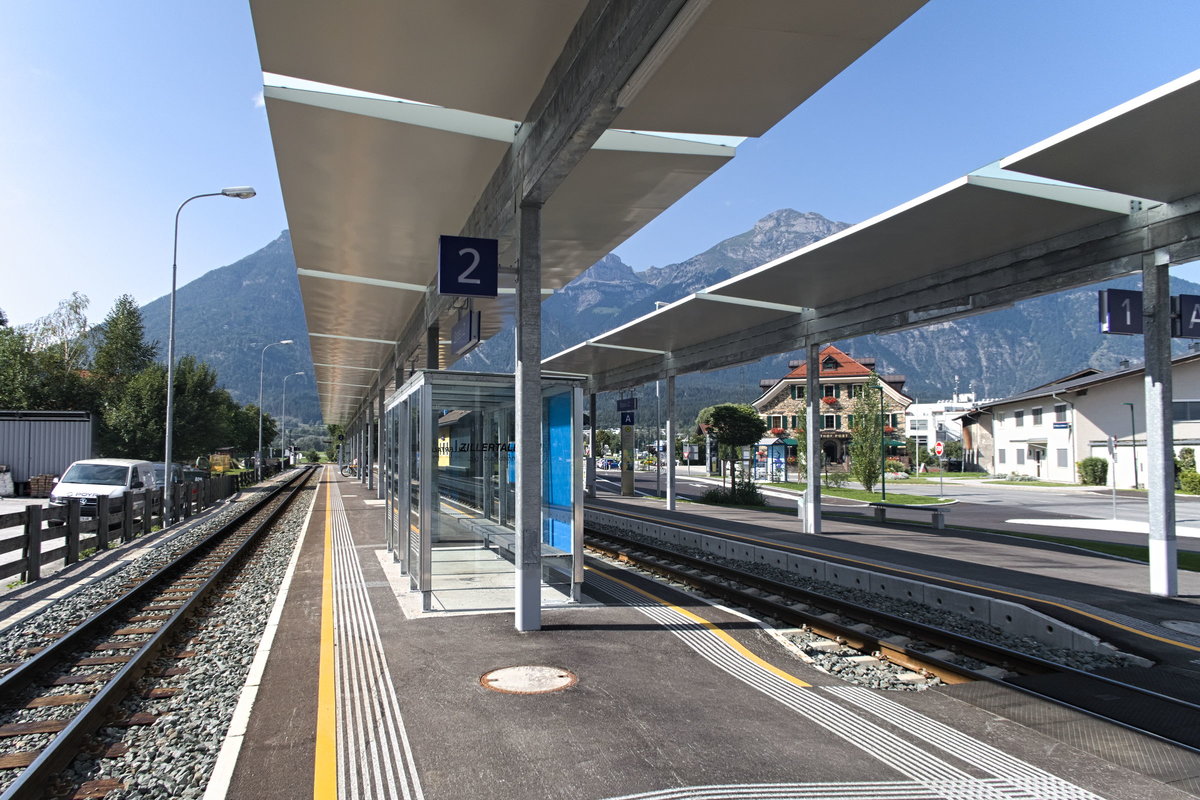 Erneuerter Bahnhof Strass im Zillertal der Zillertalbahn, aufgenommen 28.8.2019.