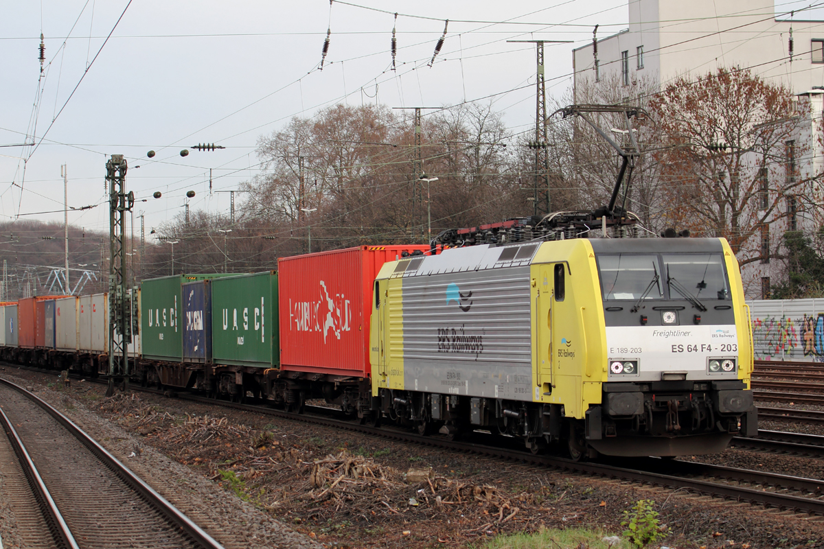 ERS ES 64 F4-203 durchfährt Köln-West 5.12.2015