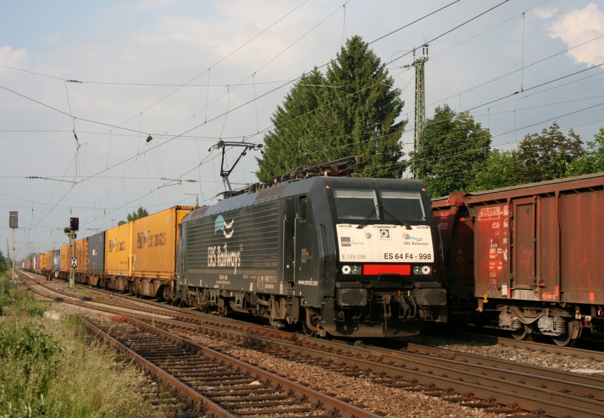 ERS ES 64 F4-998 mit DGS 40103 (Rotterdam-Maasvlakte–Melzo) am 12.05.2011 in Bad Krozingen