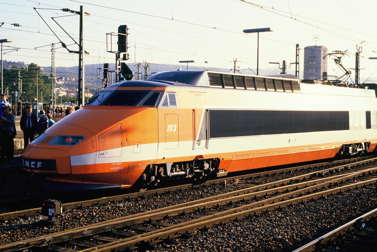 Erscheinen des TGV Sud-Est im Hauptbahnhof Stuttgart.
Datum leider unbekannt
