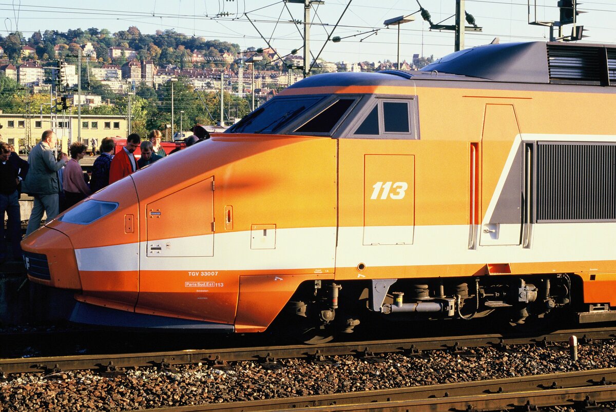 Erstes Erscheinen des TGV nach Straßburg auf den Gleisen des Stuttgarter Hauptbahnhofs.
Datum leider unbekannt