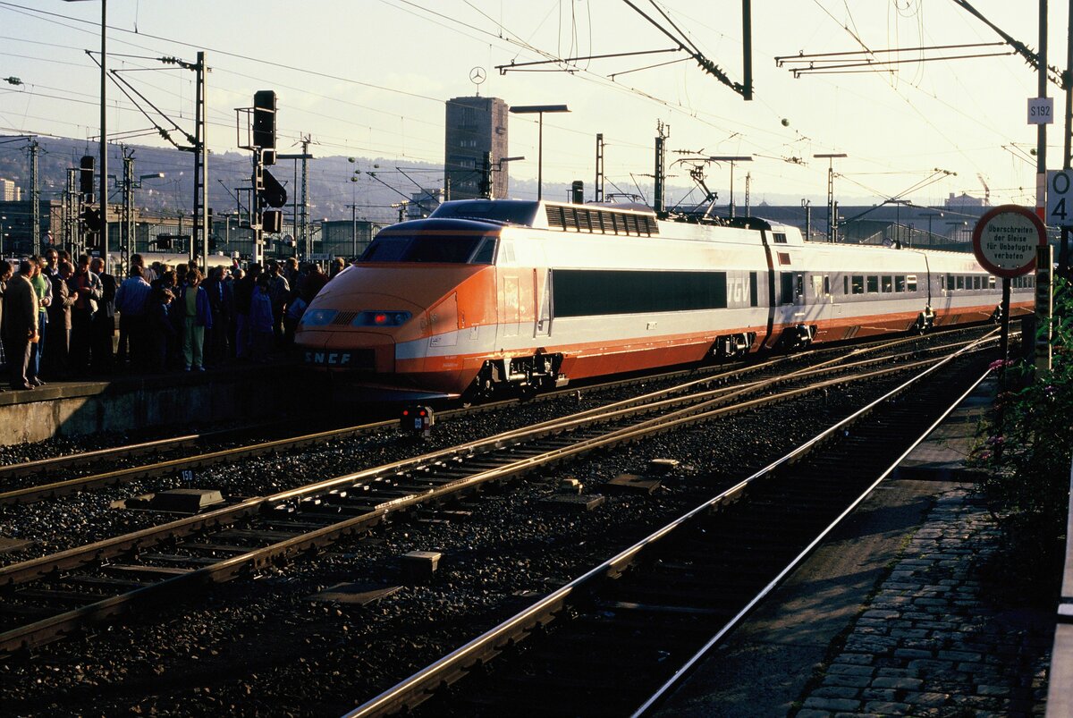 Erstes Erscheinen des TGV Sud-Est auf den Gleisen des Stuttgarter Hauptbahnhofs.
Datum leider unbekannt 