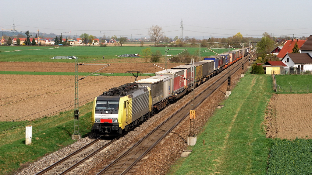 ES 64 F4 - 009 mit KLV-Zug bei Herbertshofen (03.04.2014)