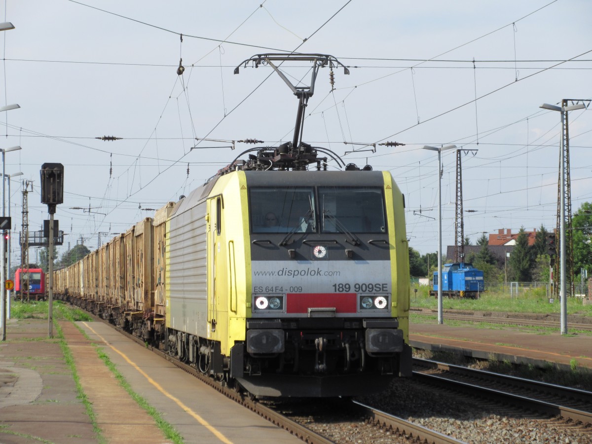ES 64 F4-009 zieht am 02.August 2014 einen Mllzug durch Grokorbetha in Richtung Naumburg.