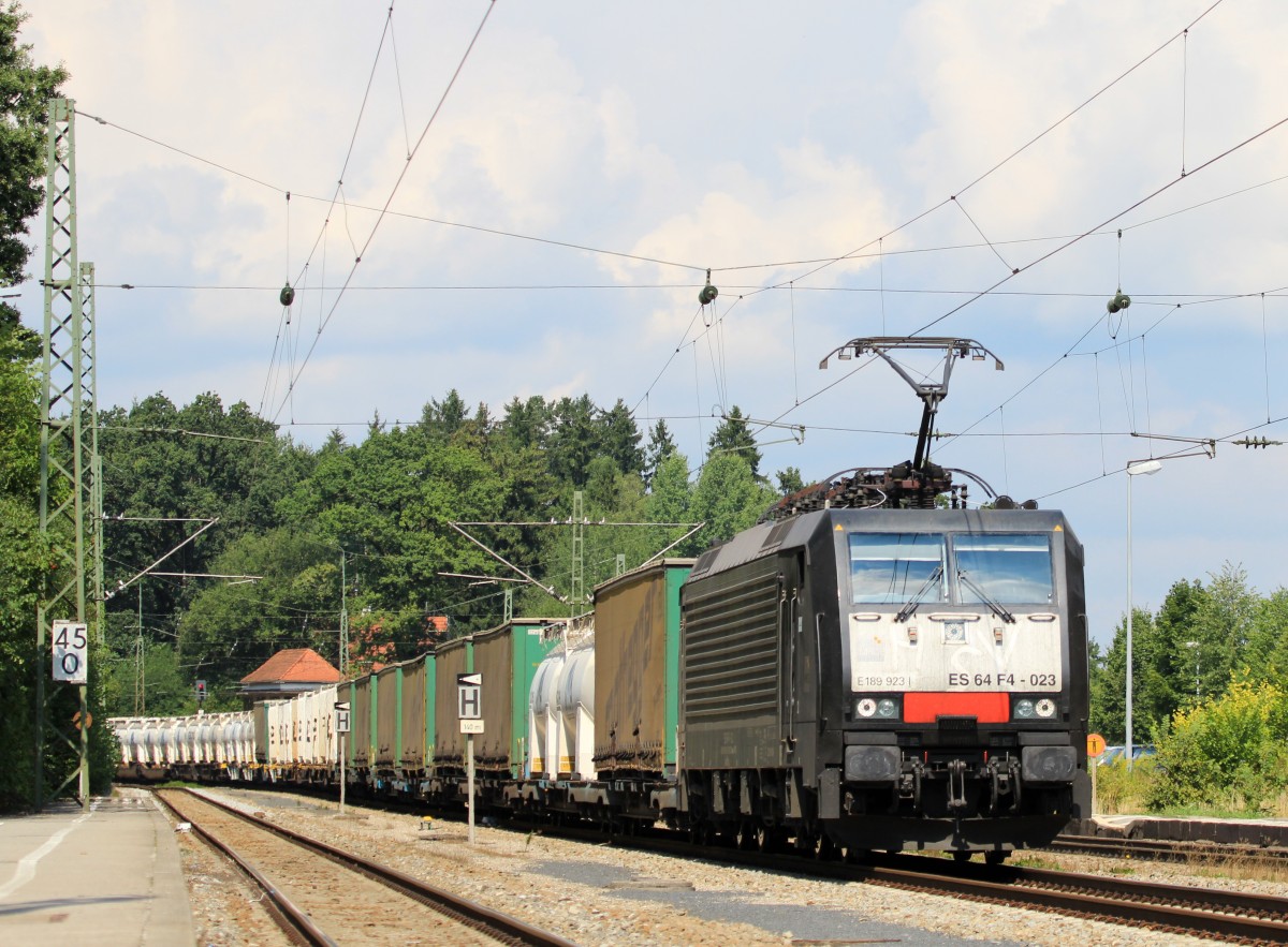 ES 64 F4 - 023 mit einem KLV am 20. August 2013 in Aling.