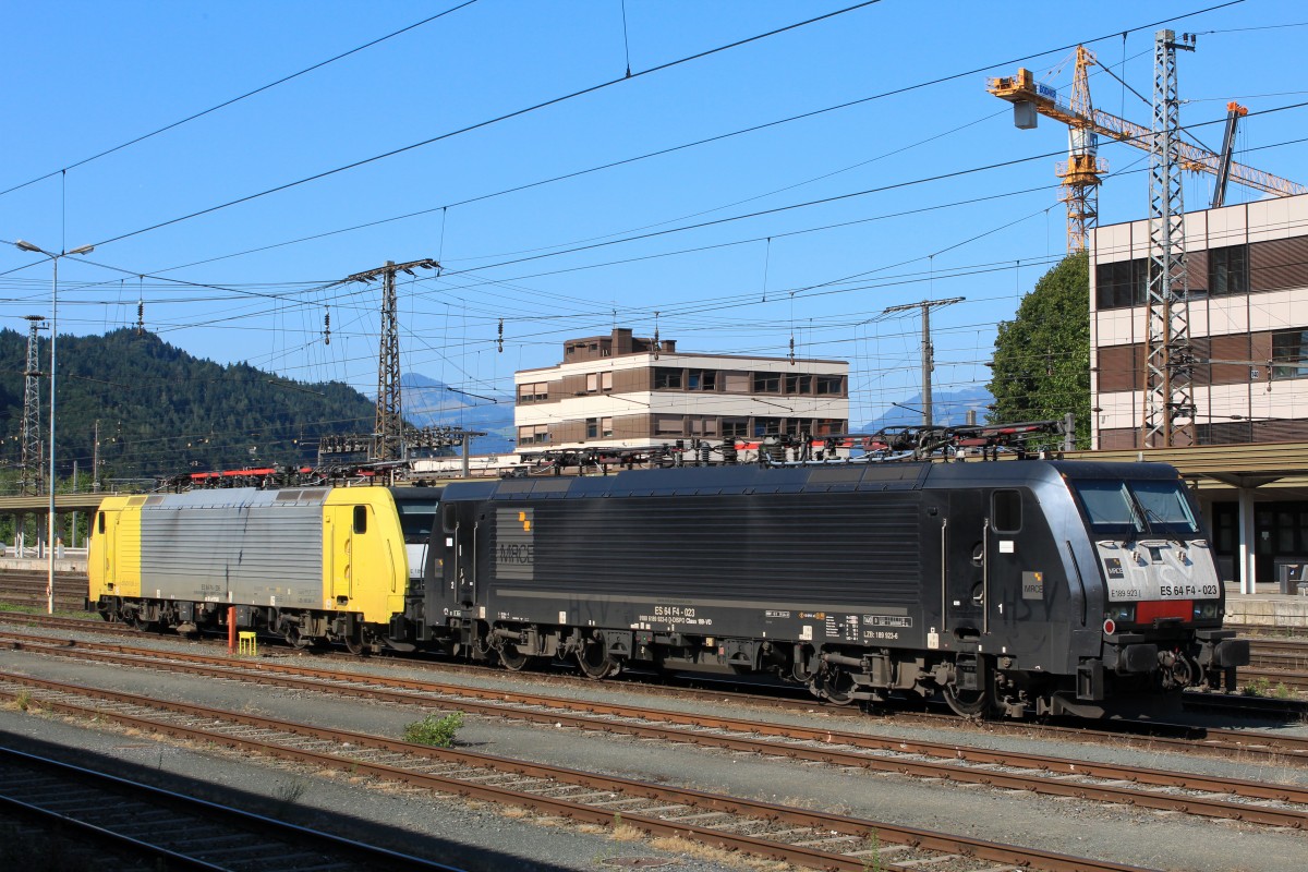 ES 64 F4 - 024 mit einer Schwestermaschine am 16. August 2013 in Kufstein.
