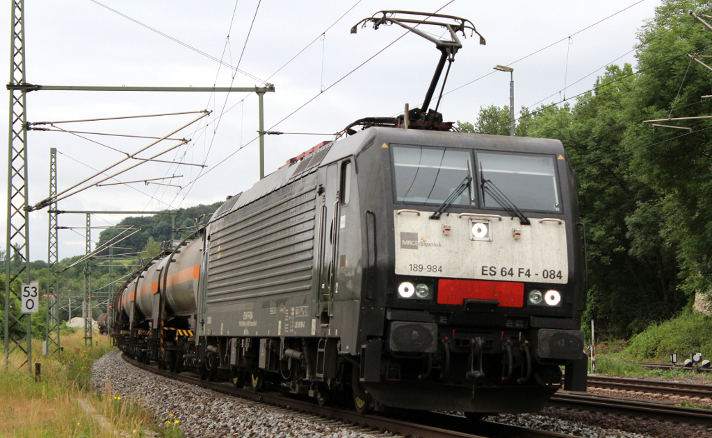 ES 64 F4-084 der MRCE (189 984) am 20.06.14 mit einem Kesselwagenzug durch Bad Kösen in Richtung Naumburg.