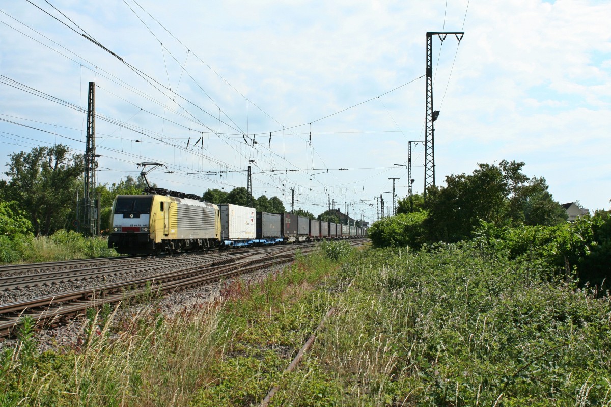 ES 64 F4-095 mit dem 41032 aus der Schweiz in Richtung Norden am Nachmittag des 14.06.14 in M�llheim (Baden).