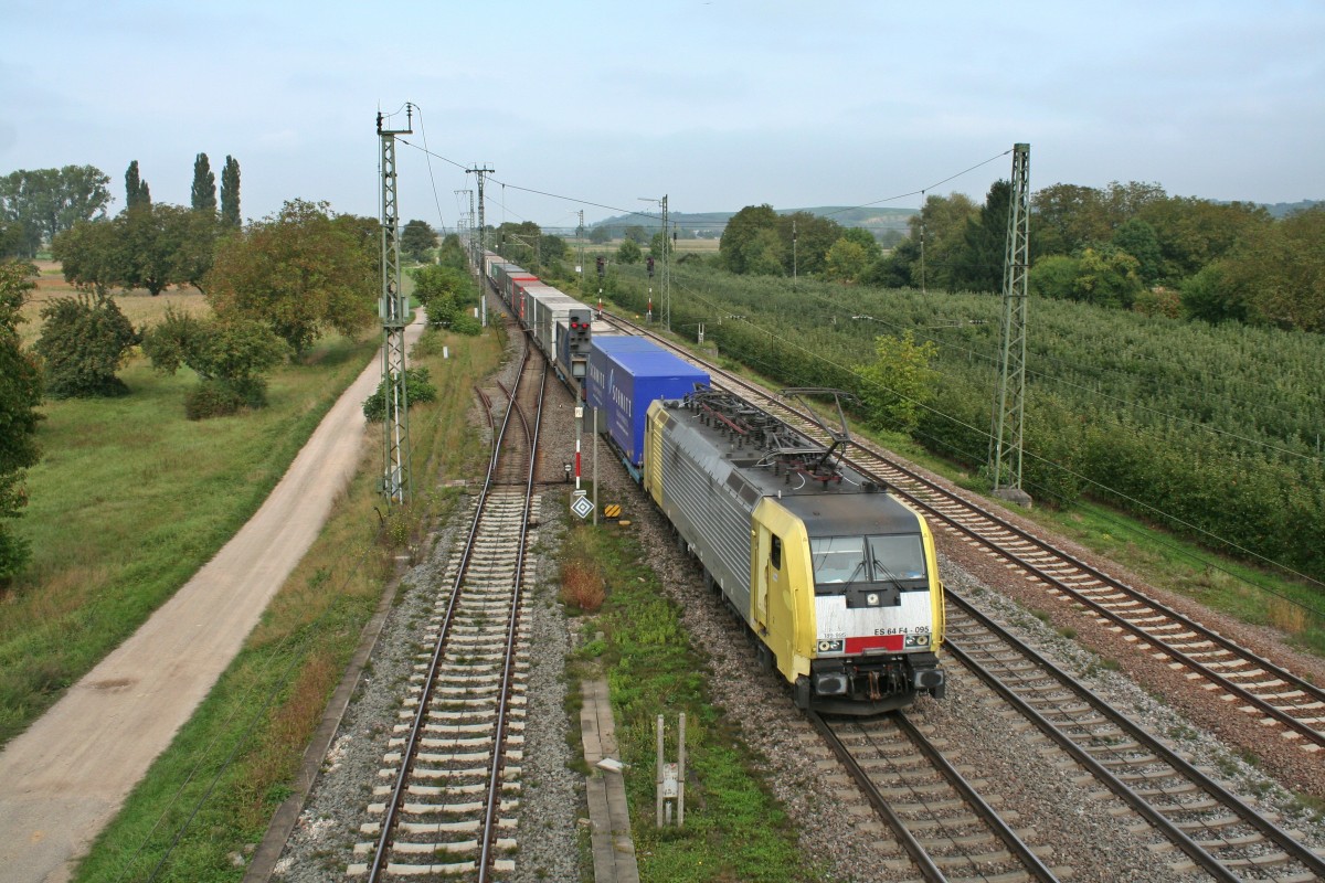 ES 64 F4-095 mit einem KLV-Zug gen Sden am Nachmittag des 28.09.13 im nrdliche Teil von Mllheim (Baden).