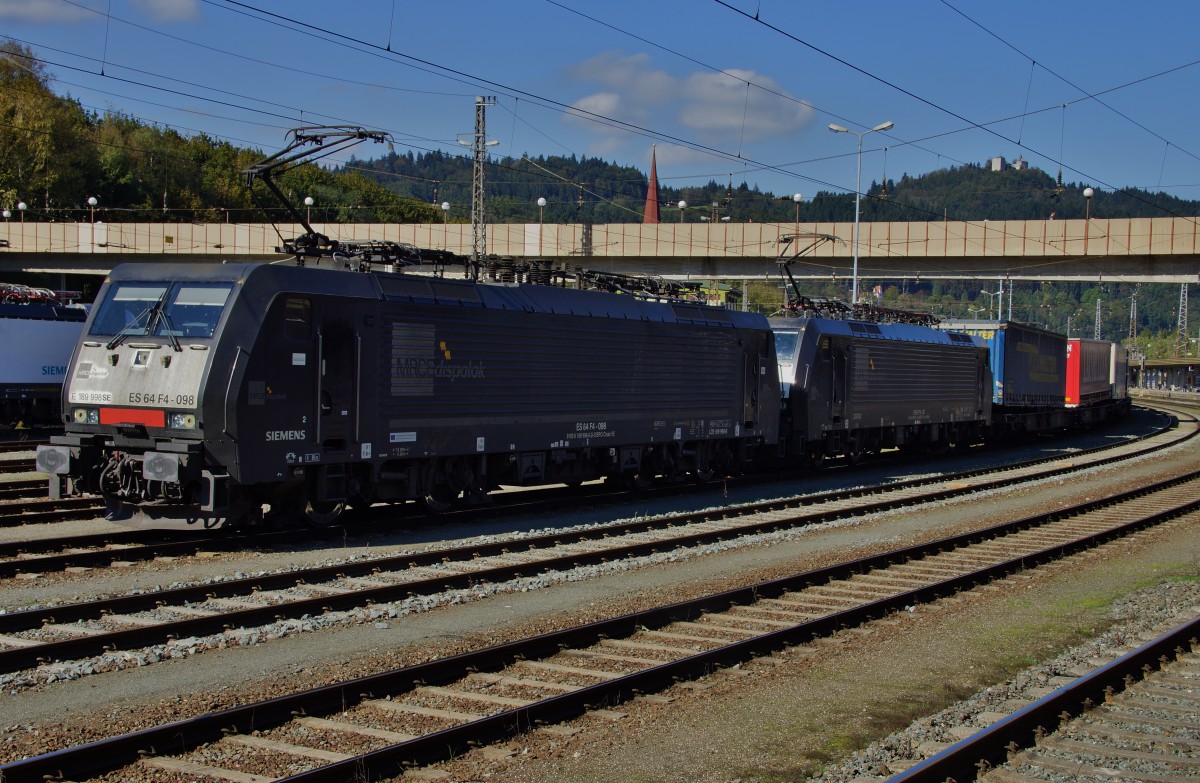 ES 64 F4-098(E189 998) u.ES 64 F4-287(E189 287)von MRCE stehen am 29.09.14 mit einen Aufliegerzug in Kufstein.