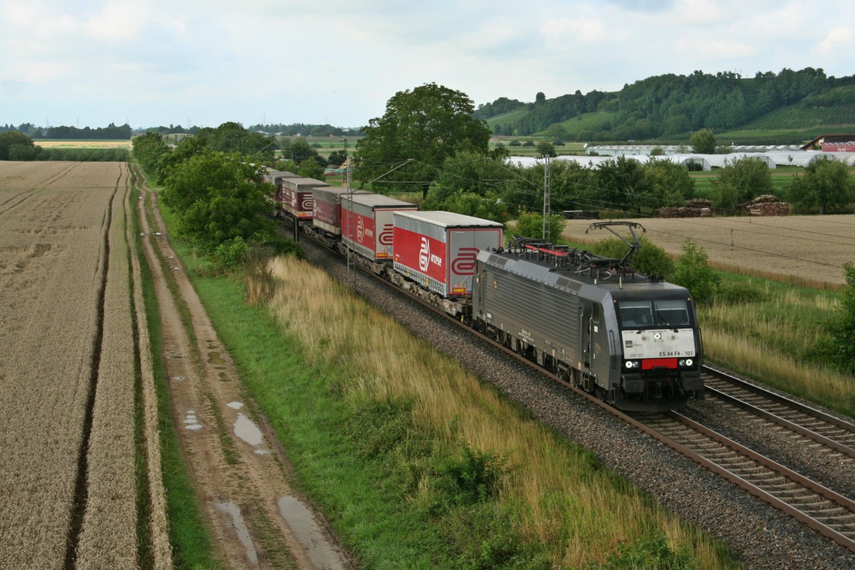ES 64 F4-107 mit einem KLV-Zug in Richtung der Schweiz am Nachmittag des 11.07.14 nrdlich von Hgelheim.