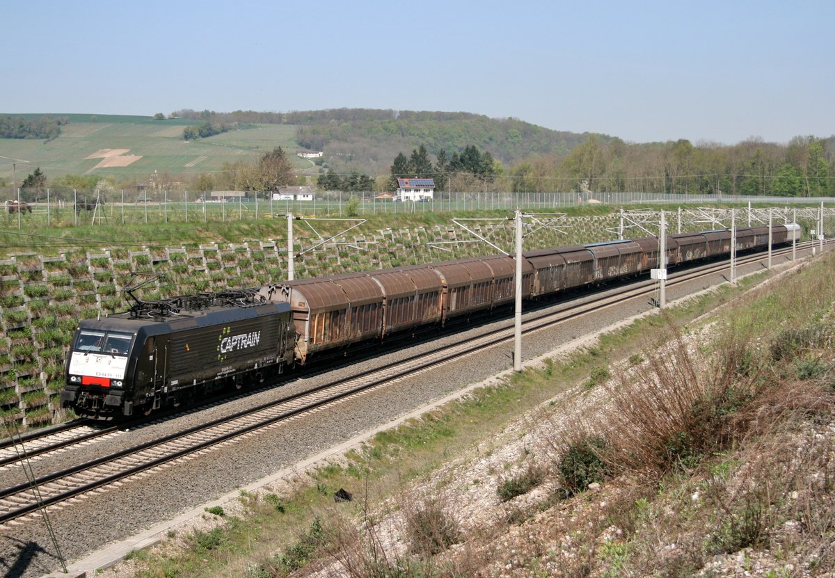 ES 64 F4-111 mit (Captrain, DGS 47021 Dortmund-Scharnhorst–Grisignano di Zocco) am 21.04.2015 sdlich des Katzenbergtunnels zwischen Schliengen und Haltingen