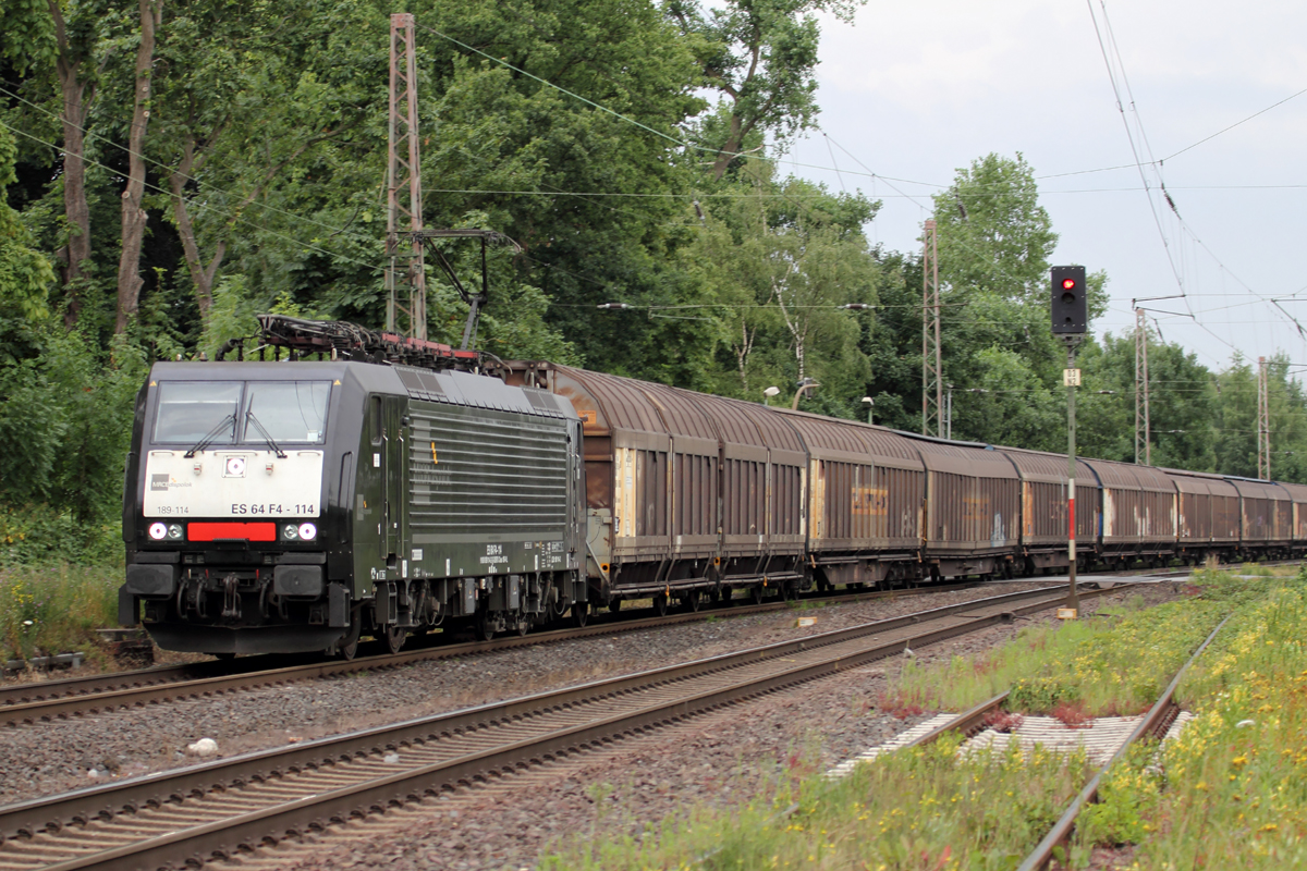ES 64 F4-114 durchfährt Ratingen-Lintorf 7.7.2015