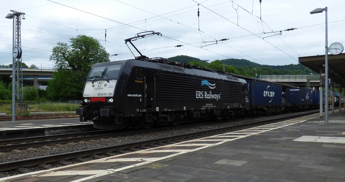 ES 64 F4-201 alias ERS Railways 189 201 mit einem Güterzug durch Königswinter in Richtung Norden , Den 31.05.2015