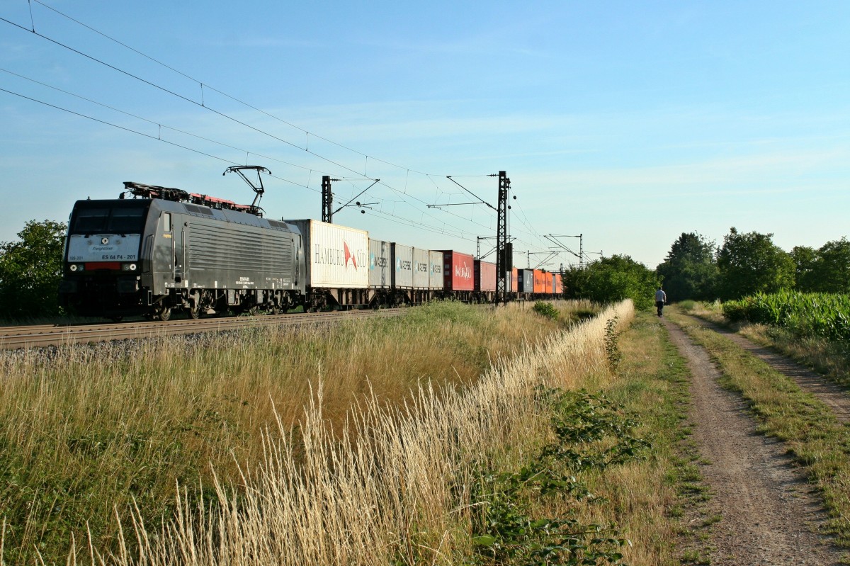 ES 64 F4-201 mit dem 42671 von Maasvlakte West nach Rekingen AG am Morgen des 03.07.14 westlich von H�gelheim.