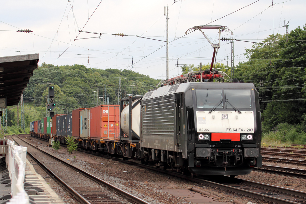 ES 64 F4-207 durchfährt Köln-West 15.7.2015